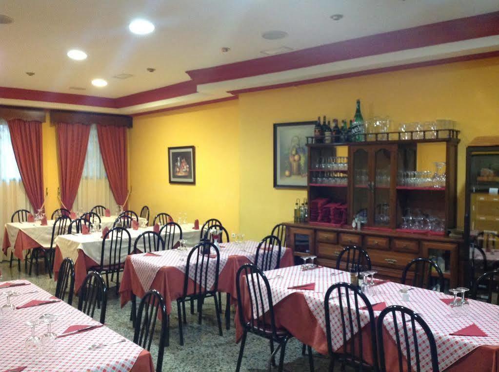 Hostal Julio Trujillo Luaran gambar